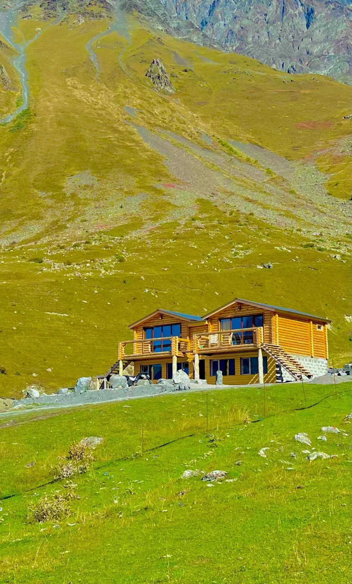 Alone Cottage Kazbegi Eksteriør billede